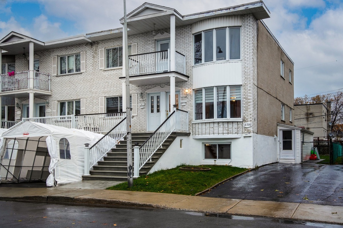 VENDU Triplex à vendre 12397 12401 Av. Fortin Montréal (Montréal