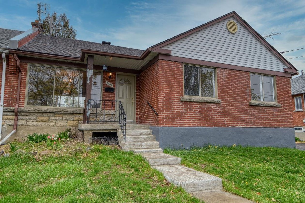 Bungalow for sale 8107 Ch. Edinburgh CôteSaintLuc