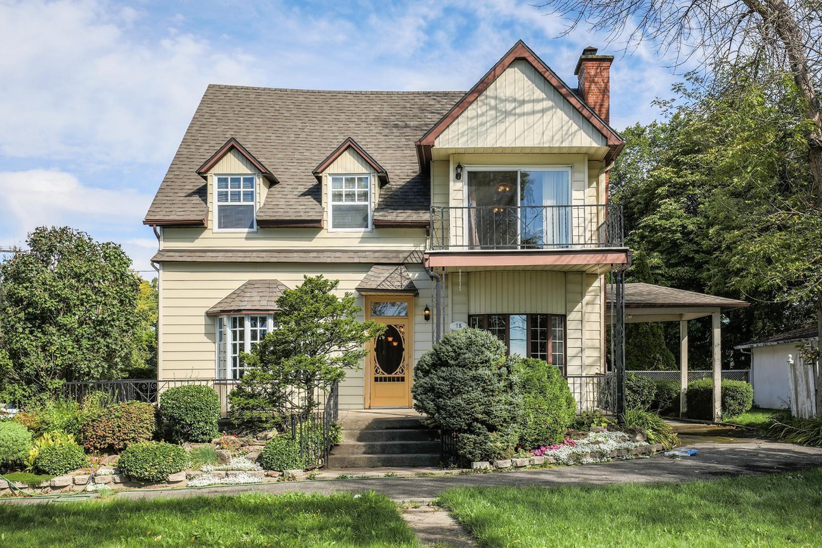 Maison à étages à louer 15 Ch. du BordduLacLakeshore PointeClaire