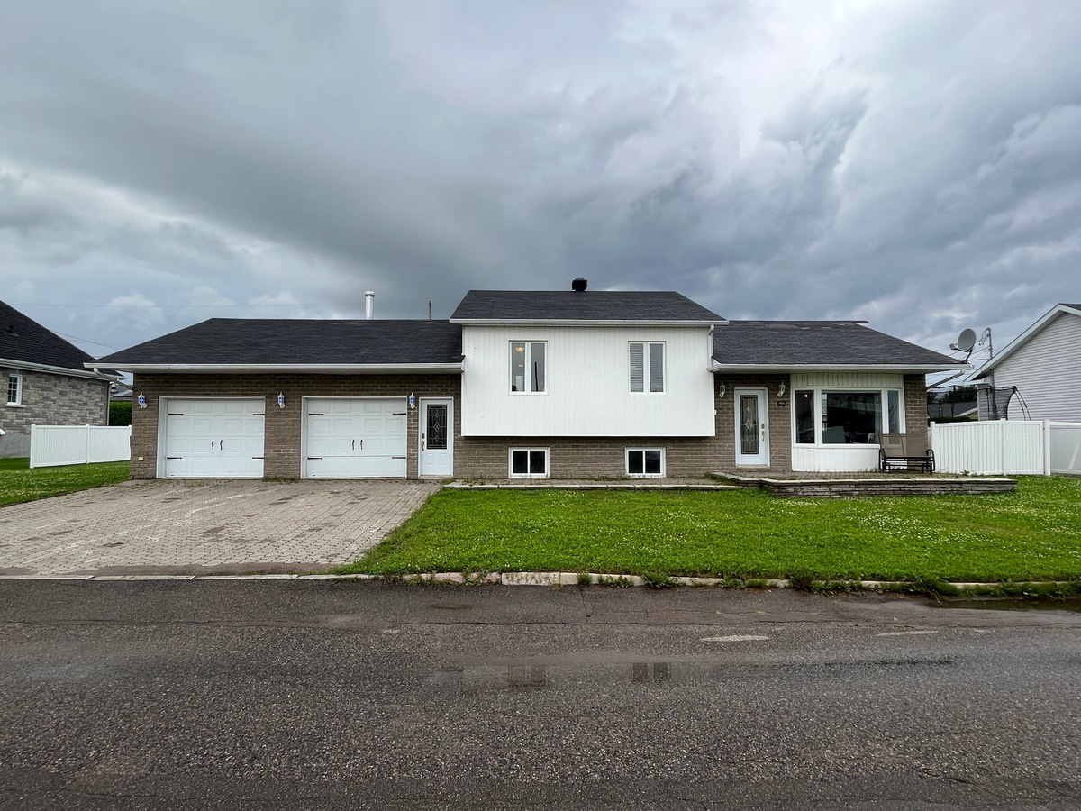 Maison à paliers multiples à vendre 62 Rue des Pivoines Métabetchouan