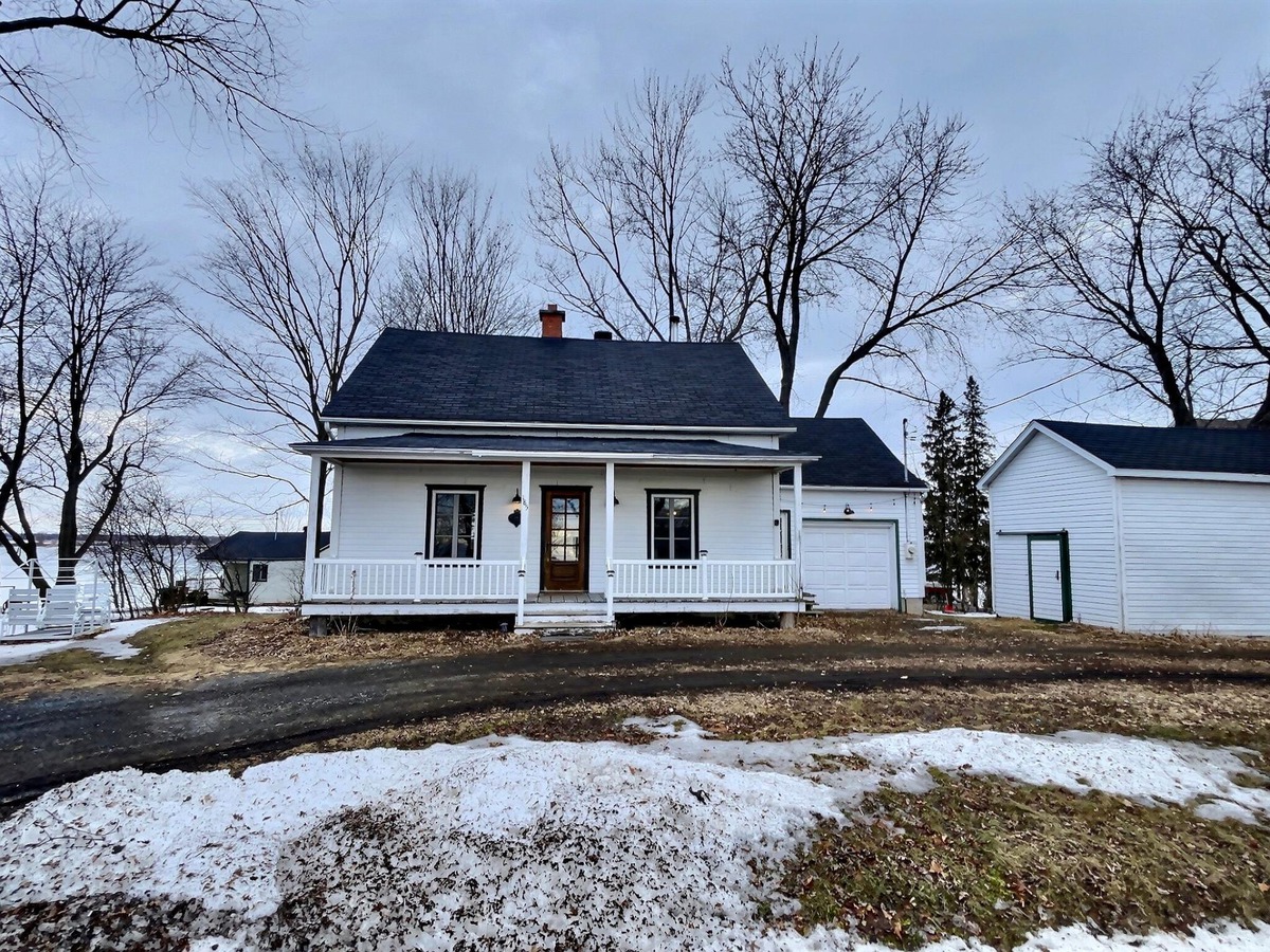 Maison à étages à vendre 185 Route MarieVictorin Verchères