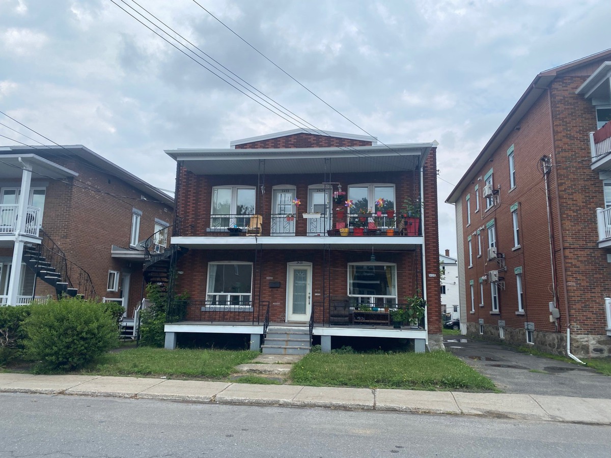 Quintuplex à vendre 2420 2424 Rue Demers Drummondville