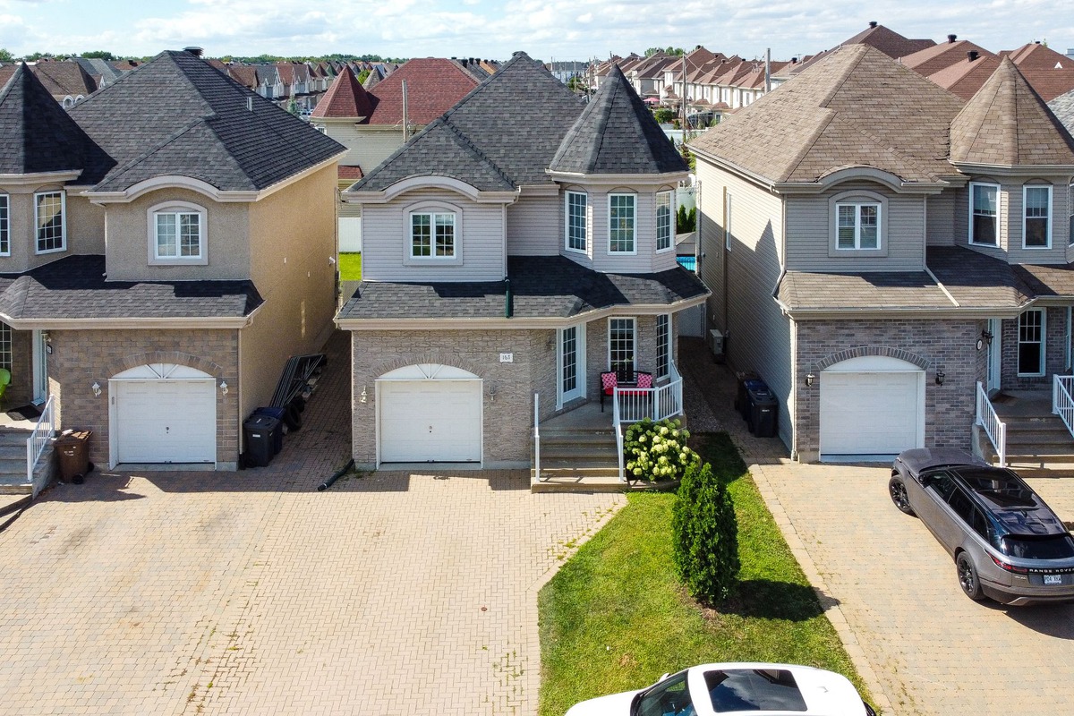 Maison à étages à vendre 167 Rue Robitaille Laval (SainteDorothée)
