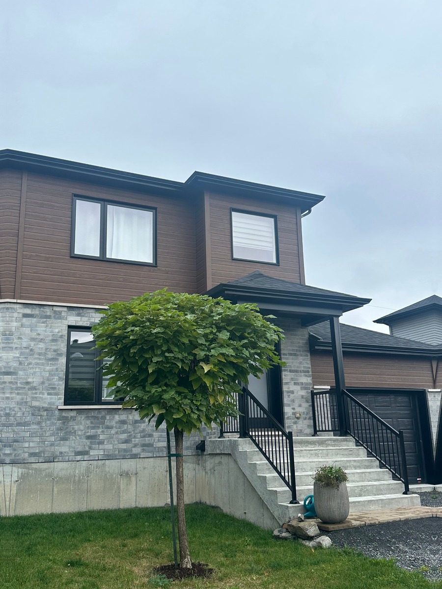 Maison à étages à vendre 857 Rue SalaberrydeValleyfield