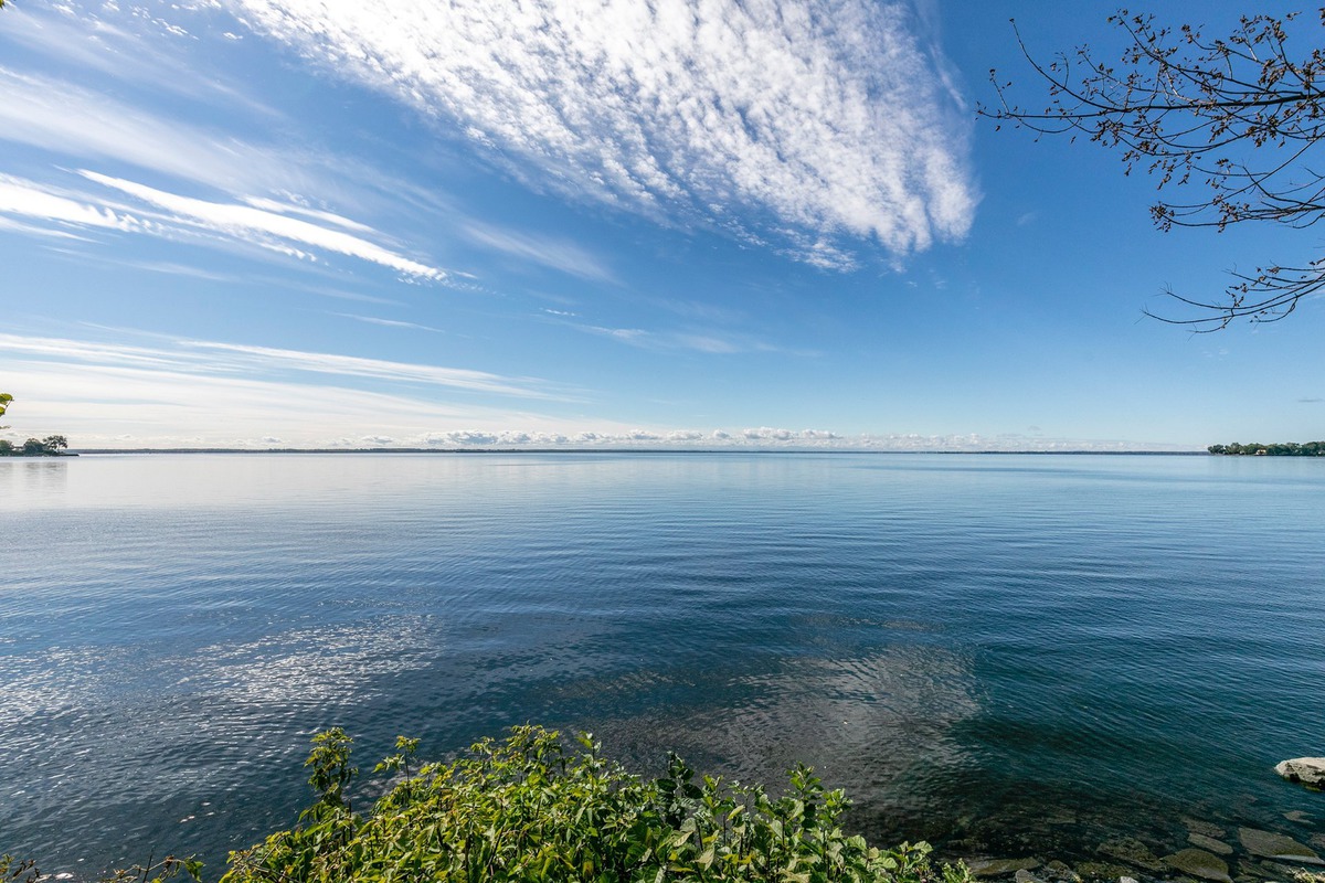 Maison à étages à vendre 15 Ch. du BordduLacLakeshore PointeClaire