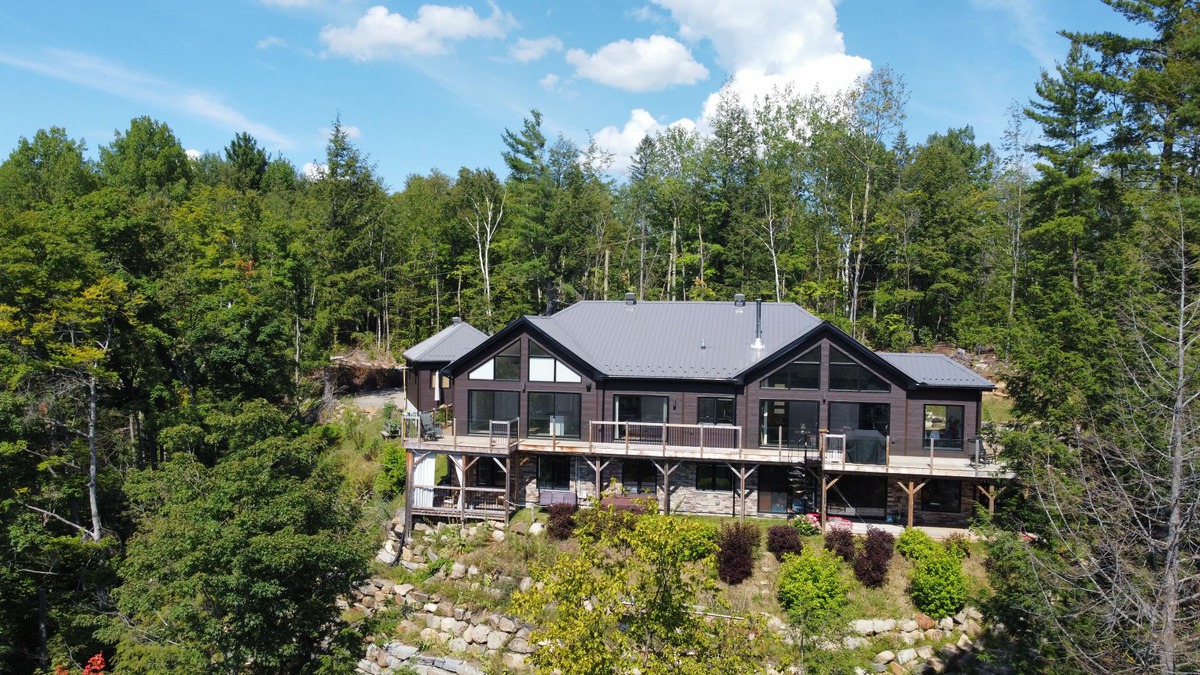 VENDU Maison à étages à vendre 272 Ch. du BordduLacLéon Sainte