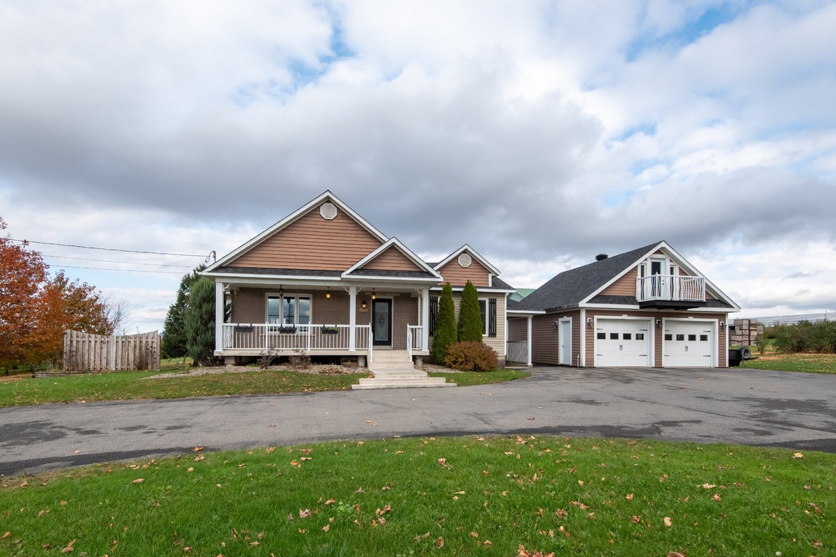 Maison à étages à vendre 615 Rg Séraphine AngeGardien