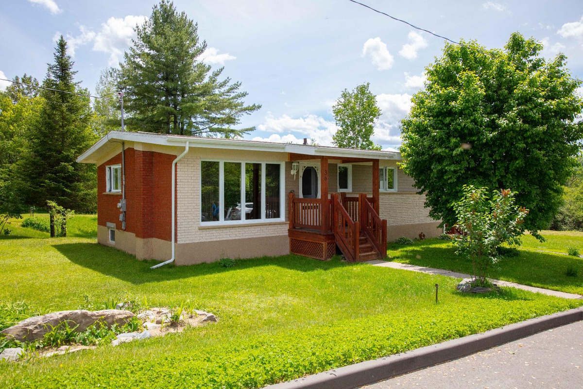 VENDU Maison de plainpied à vendre 36 Rue StPierre Windsor