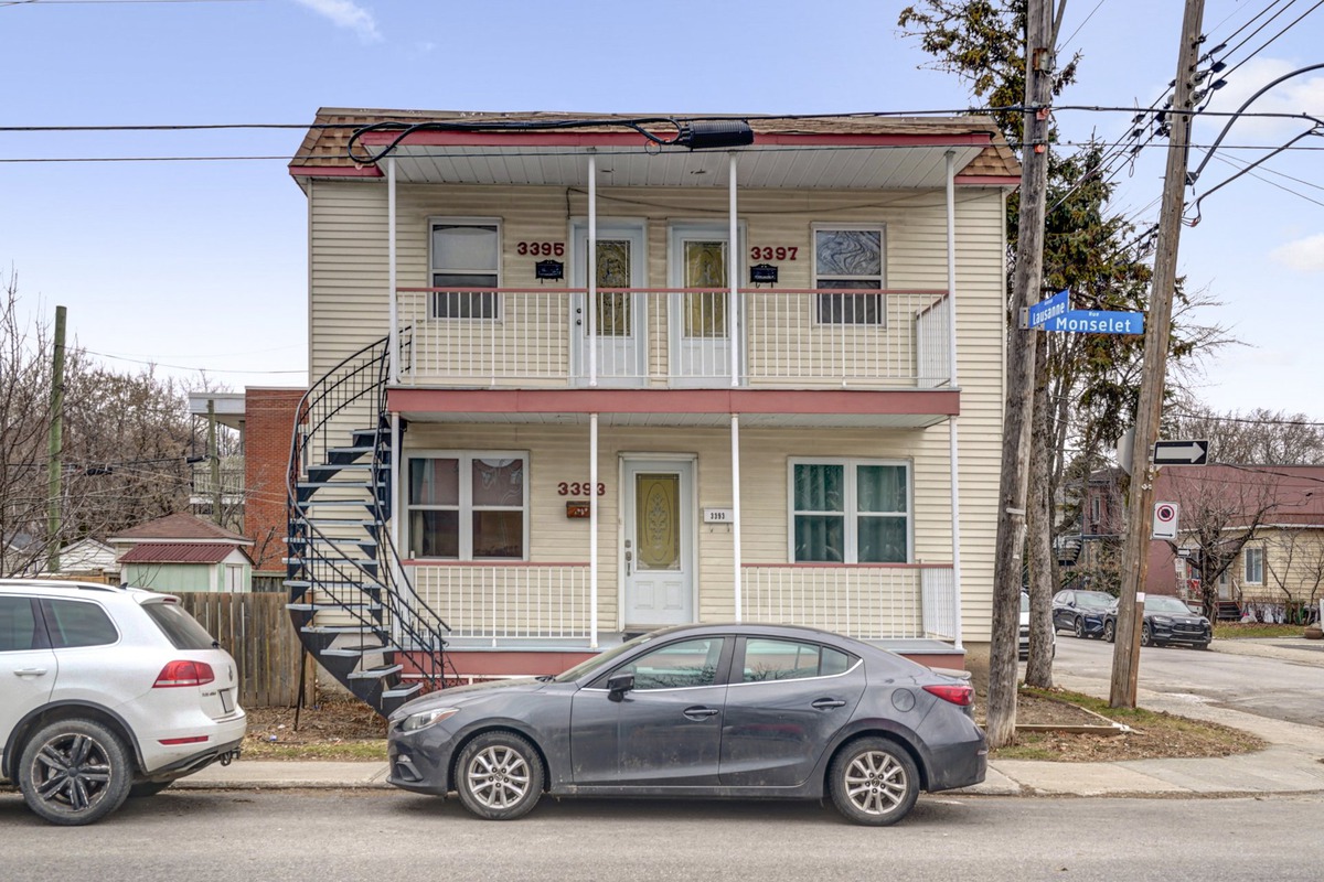 Triplex à vendre 3393 3397 Rue Monselet Montréal (MontréalNord)