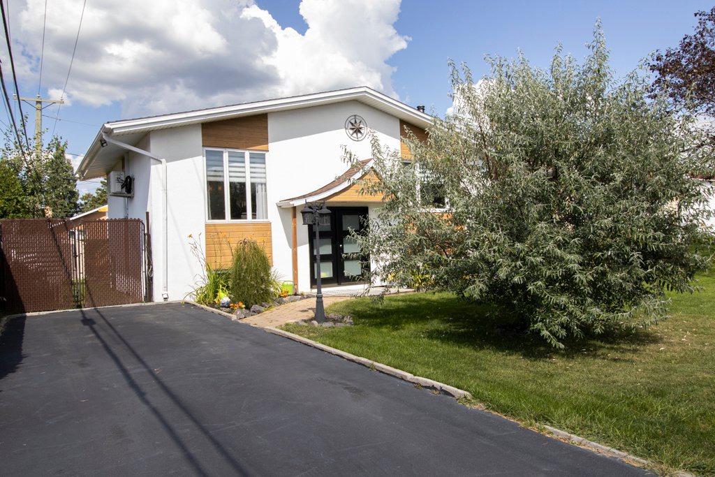 Maison à étages à vendre 3608 Rue StJules Saguenay (Jonquière)
