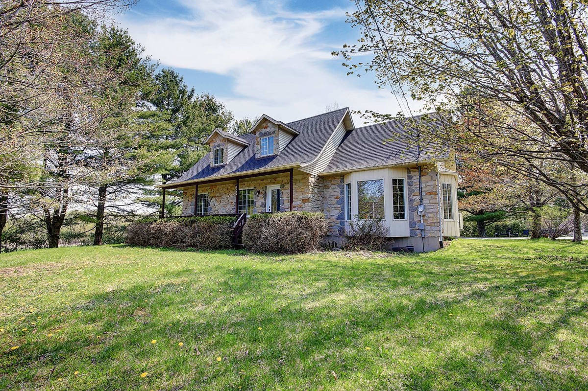 Two or more storey for sale 1904 Ch. de Magog