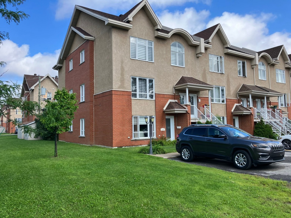 Triplex for sale 140 144 Rue Larouche Laval (PontViau) Open house