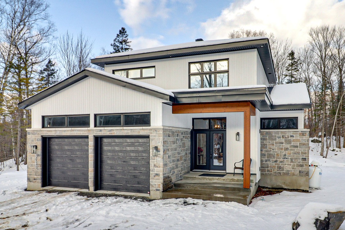 VENDU Maison à étages à vendre 3245 Rue du Chinook SainteAdèle