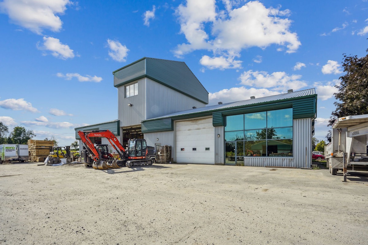 Bâtisse commerciale/Bureau à vendre 555 Boul. PieXII Salaberryde