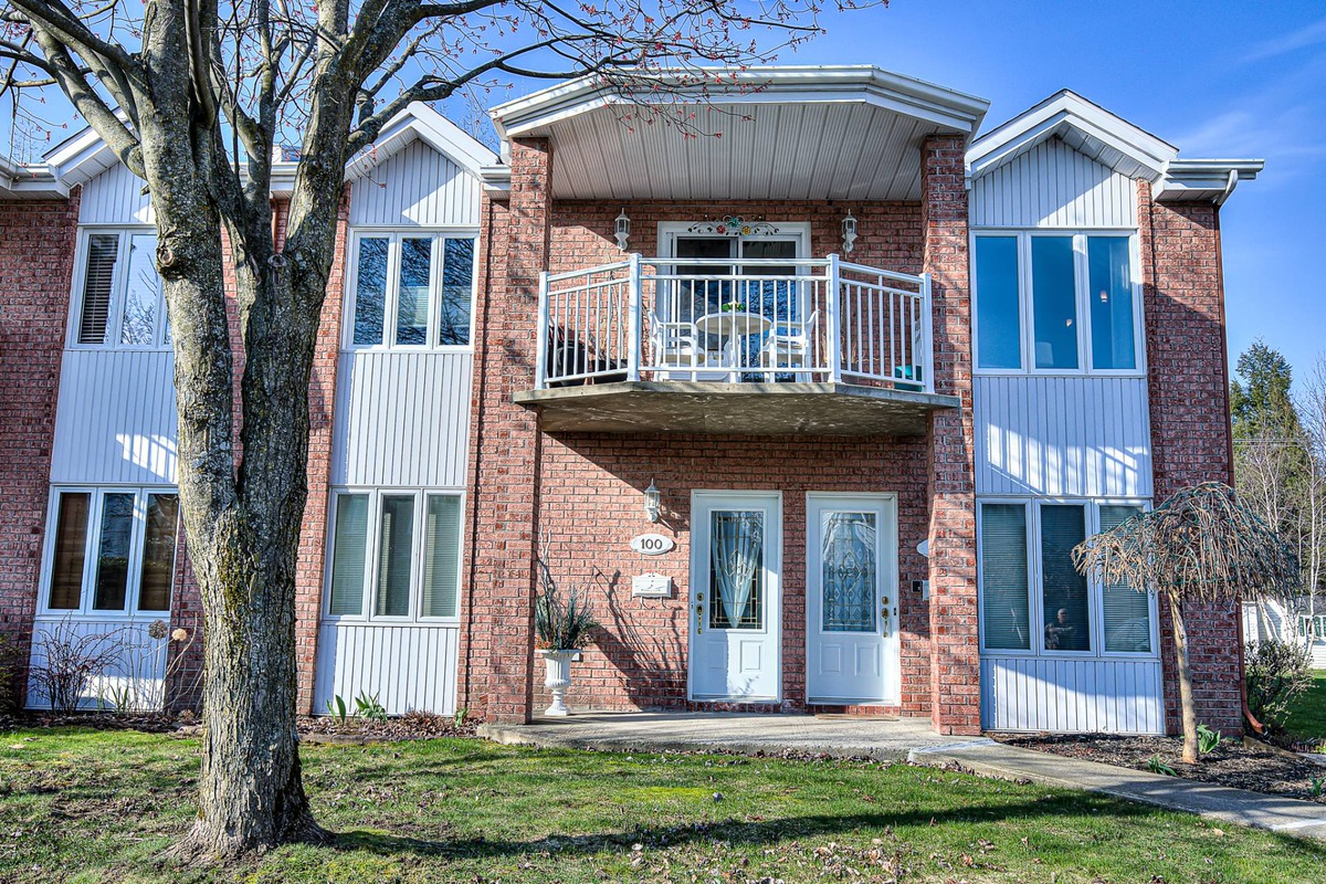 Appartement à vendre 100 Rue RenéÉmard, app. 201 L'ÎlePerrot