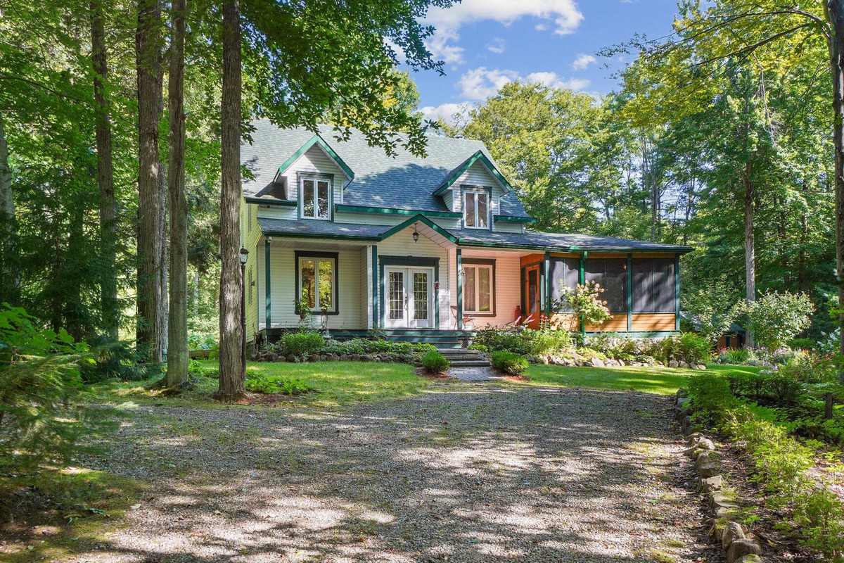 Maison à étages à vendre 215 Ch. Cabot Rigaud