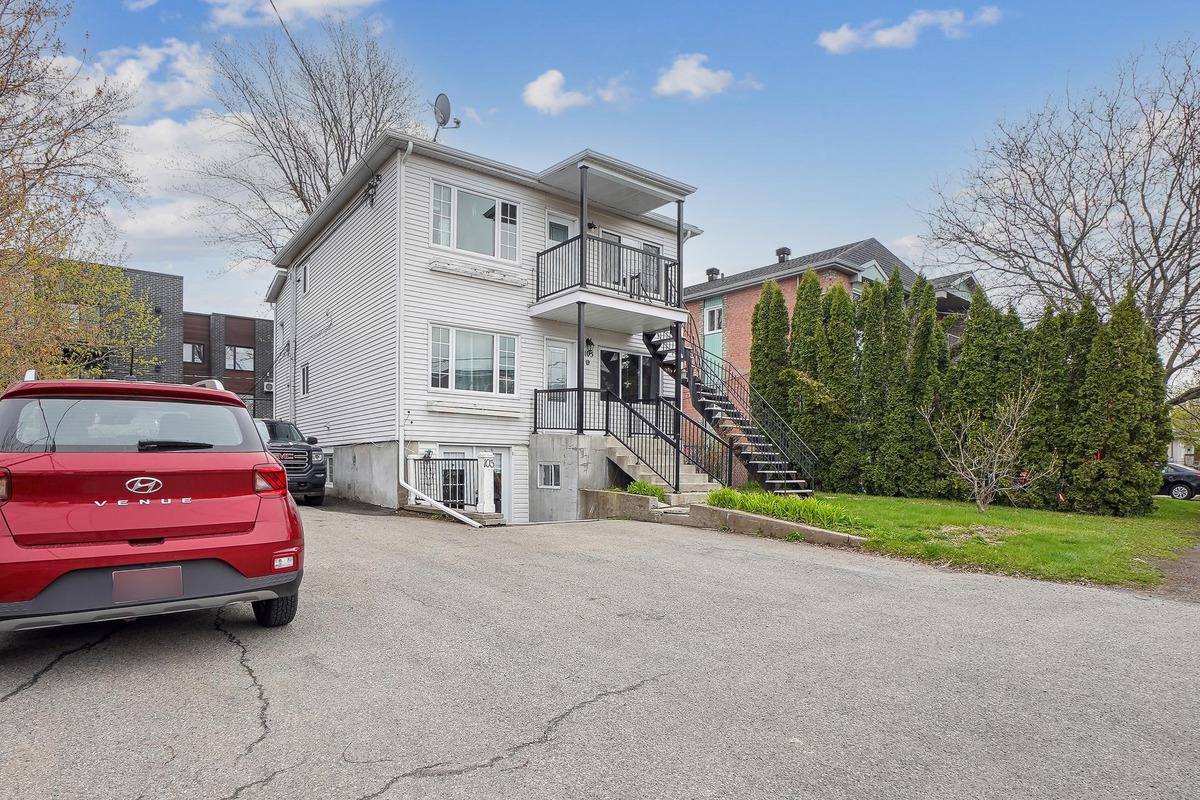 Triplex à vendre 103 107 Rue Brébeuf SainteCatherine