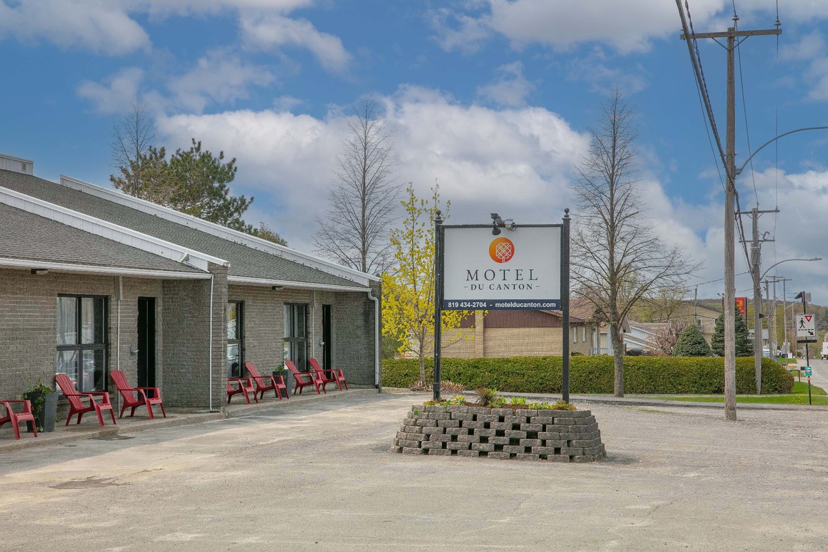 Bâtisse commerciale/Bureau à vendre 9022 Rue de la Montagne Valcourt