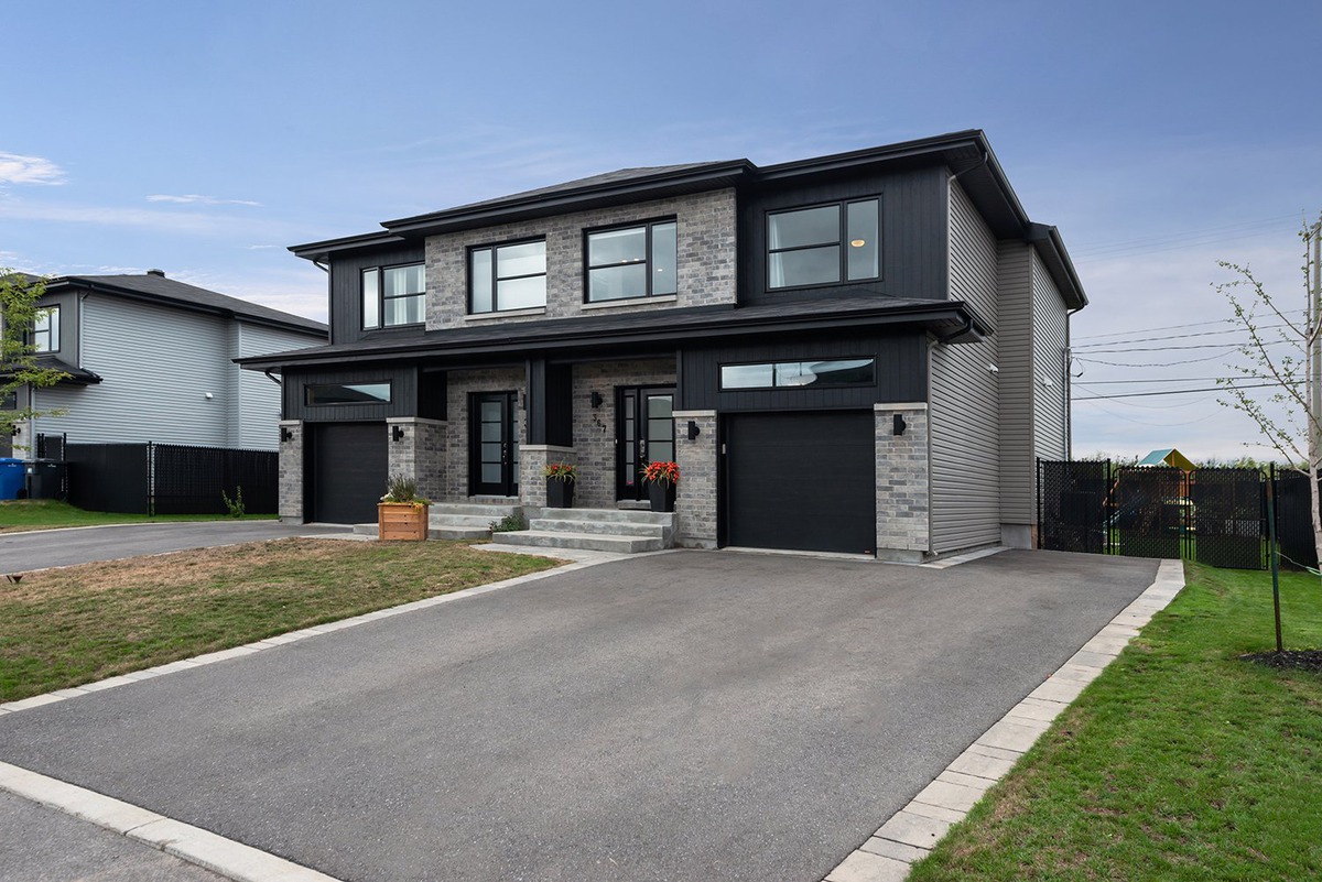 VENDU Maison à étages à vendre 367 Rue ClaudeLéveillée VaudreuilDorion