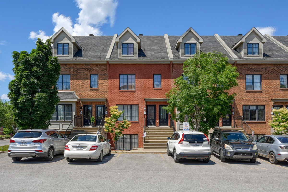 VENDU Maison à étages à vendre 784 Rue ÉtienneLavoie Laval (SainteDorothée)