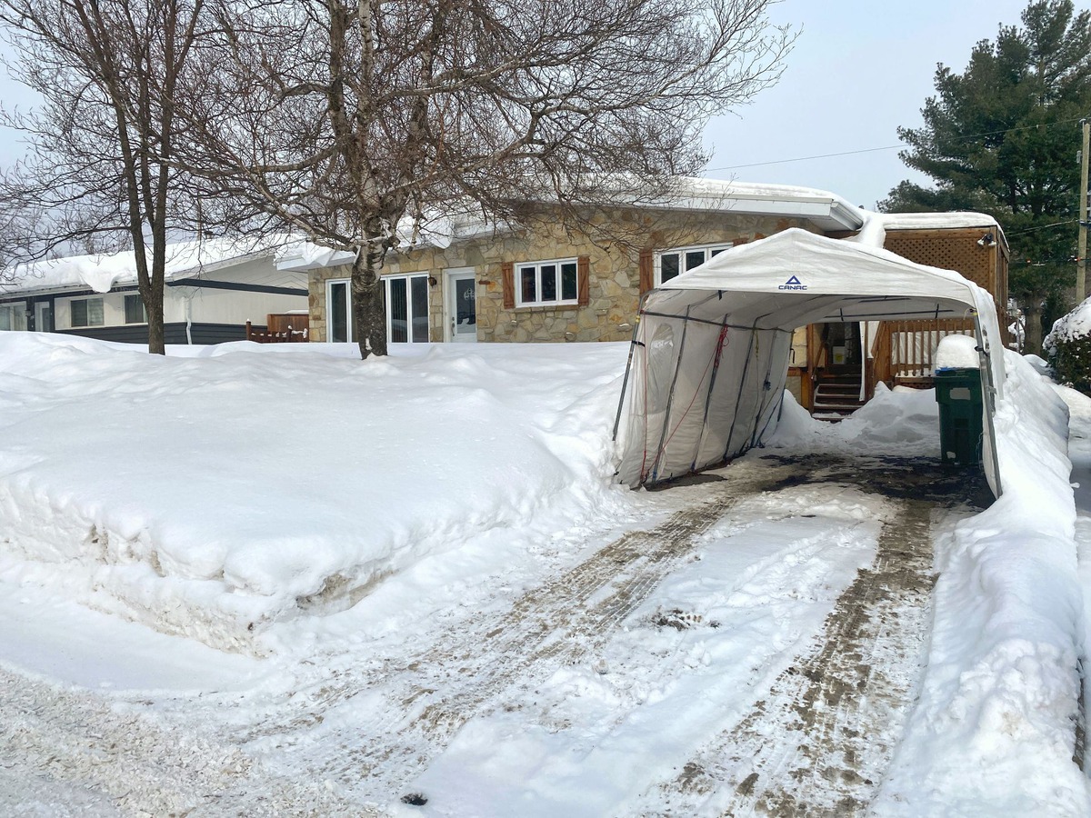 Maison de plainpied à vendre 9978 Rue WilfridCaron Québec (La Haute