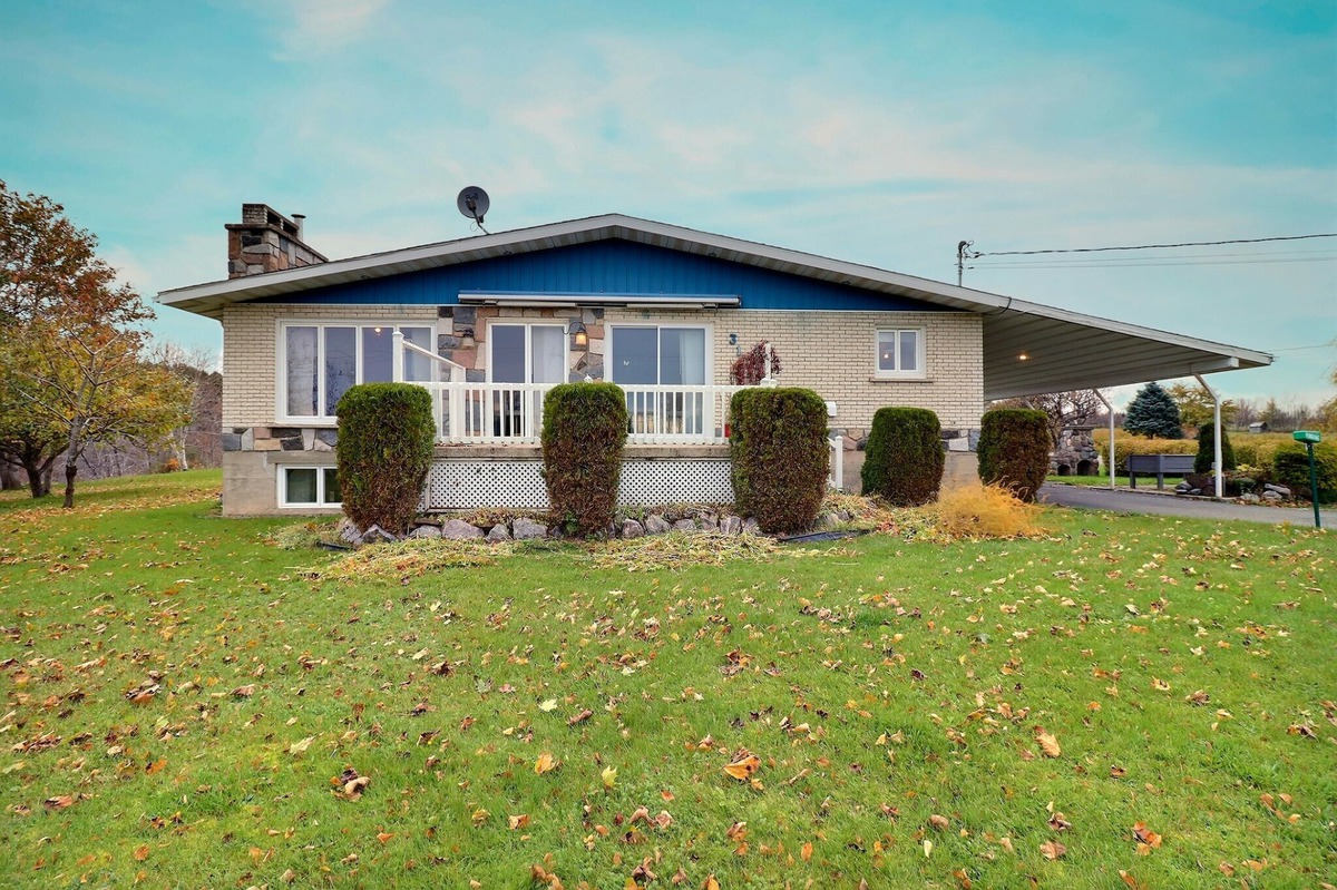 Maison de plainpied à vendre 315 Boul. Perron E. Caplan