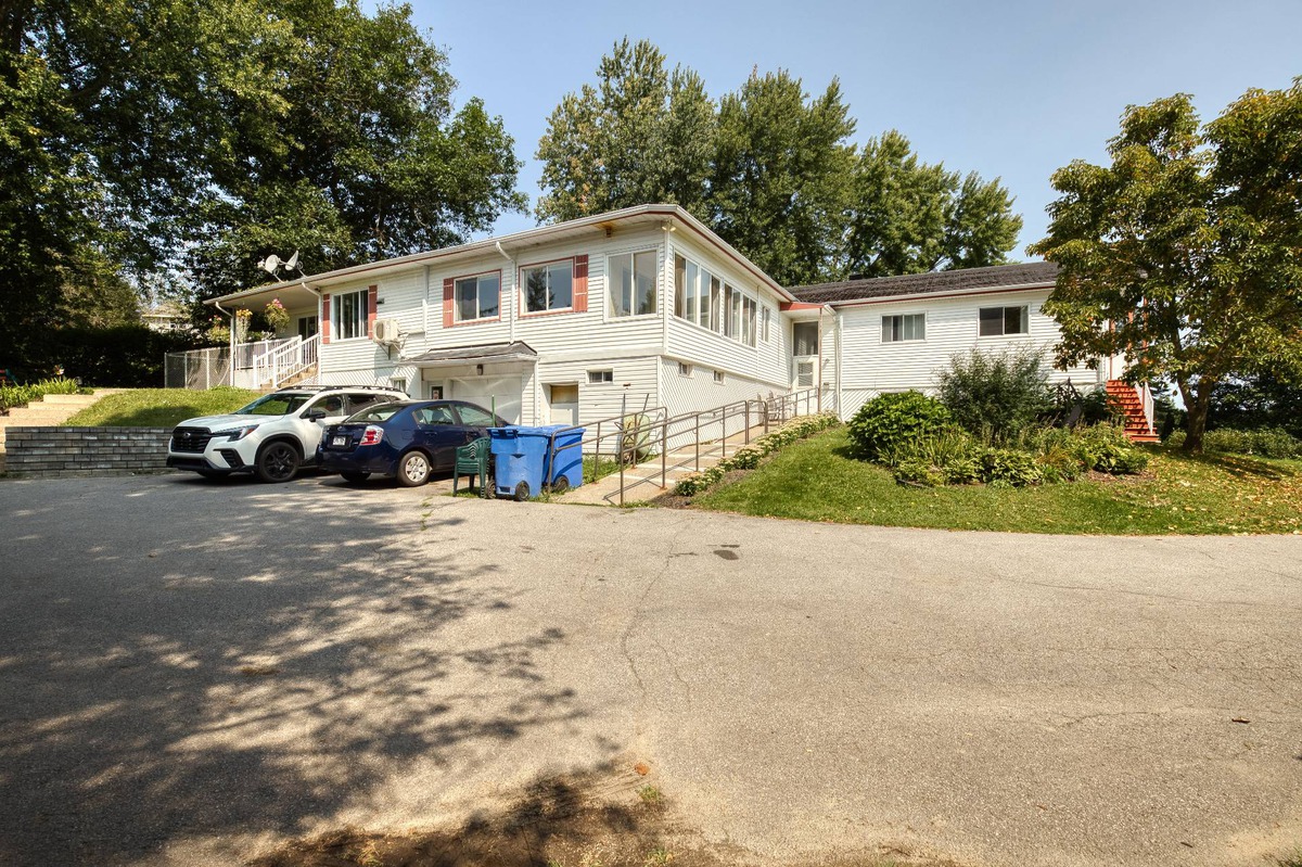 Bâtisse commerciale/Bureau à vendre 1100 Rg SteCécile SainteBéatrix