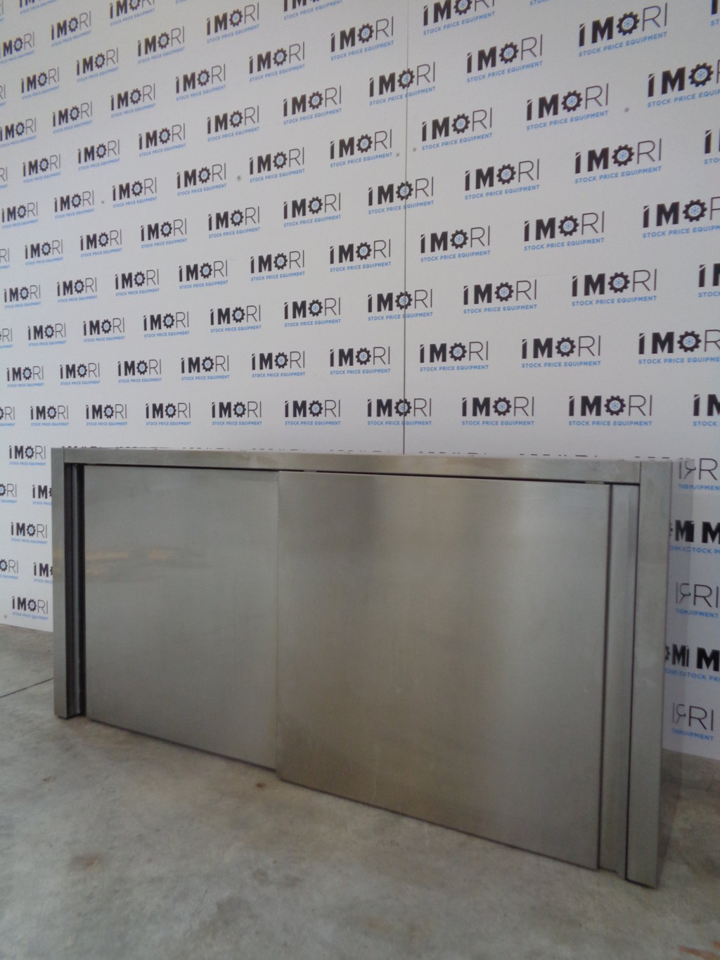 Chefline offre una linea completa di mobili/mobiletti pensili in acciaio inox aisi 430 ai migliori prezzi del mercato ideali sia. Nella cucina professionale della tua azienda non possono mancare i pensili in acciaio inox, che ti consentono di riporre e organizzare in modo ordinato e. Pensile a parete usato armadiato ripiani asolati in acciaio inox