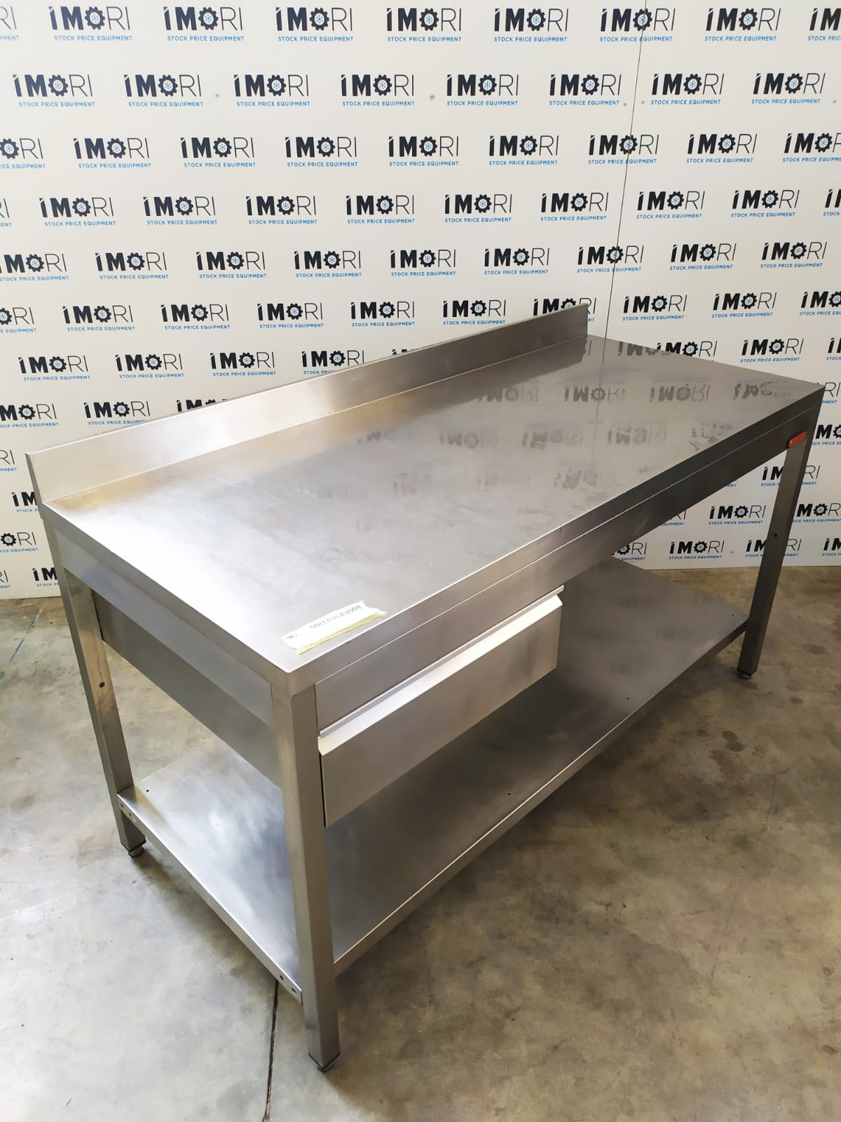Web tavolo preparazione piatti inox usato, si tratta di un tavolo inox da mettere staccato da muri adatto per qualsiasi tipo di lavorazione in cucine e laboratori alimentari. Web tavolo armadiato in acciaio inox 200x60 cm usato. Tavolo di lavoro a giorno usato in acciaio inox 160x70x85h MoRi