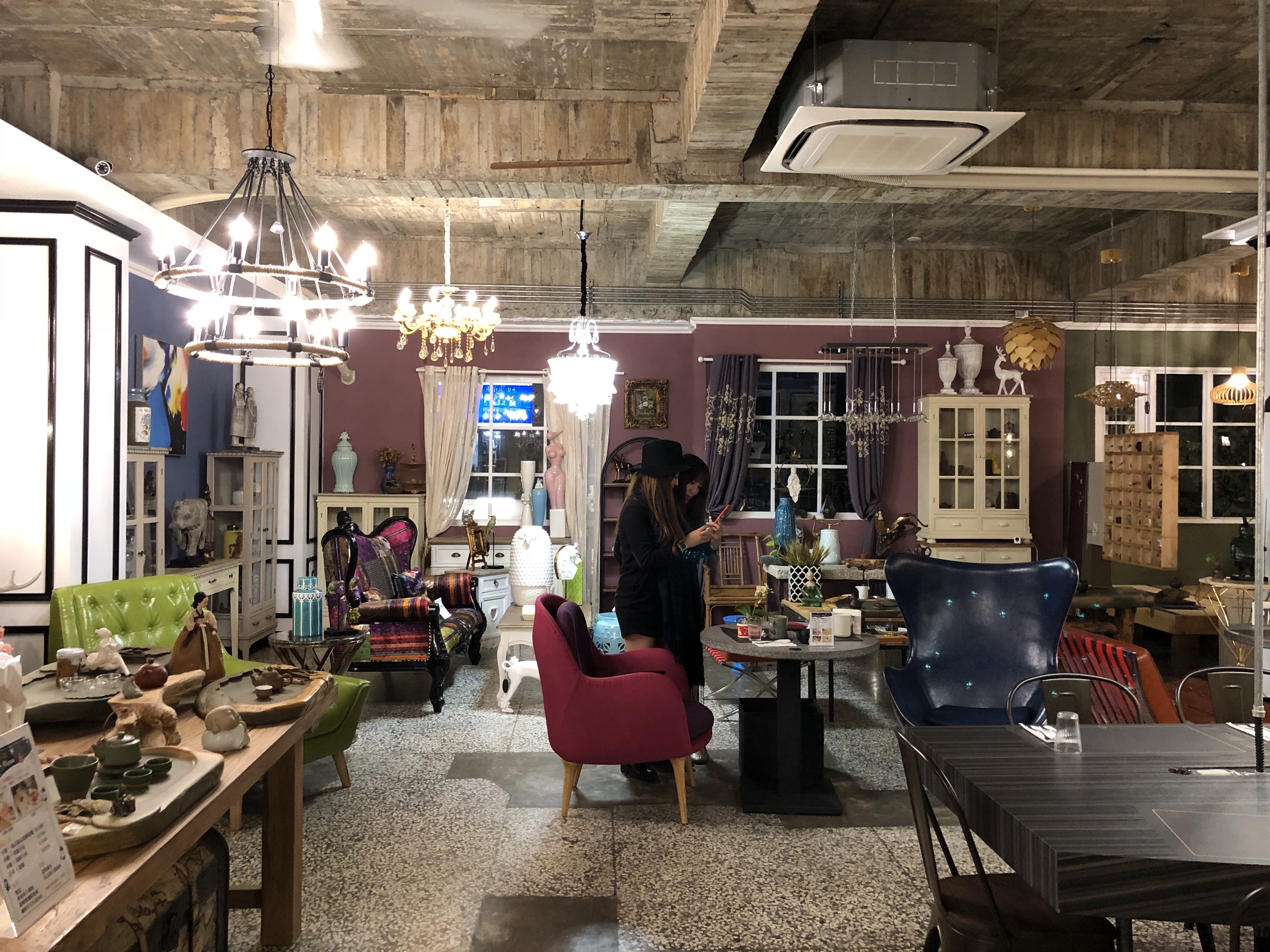 【高雄美食】Café AL咖啡阿拉丁神燈，隱身巷弄浮誇無極限超好拍IG打卡餐廳，當月壽星贈盤飾精緻甜點