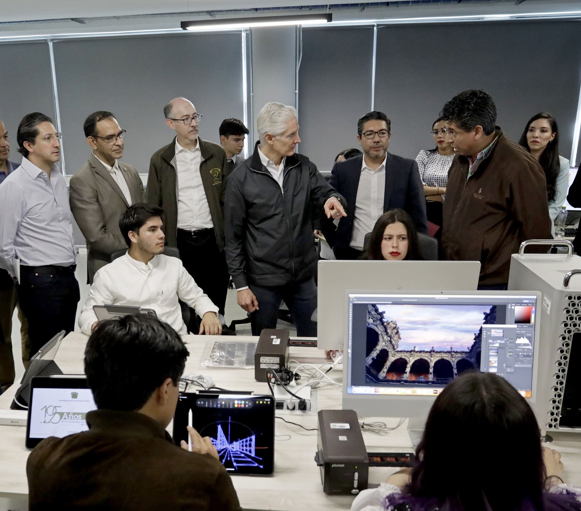 Impulsando la tecnología, inaugura Alfredo del Mazo un laboratorio de realidad virtual