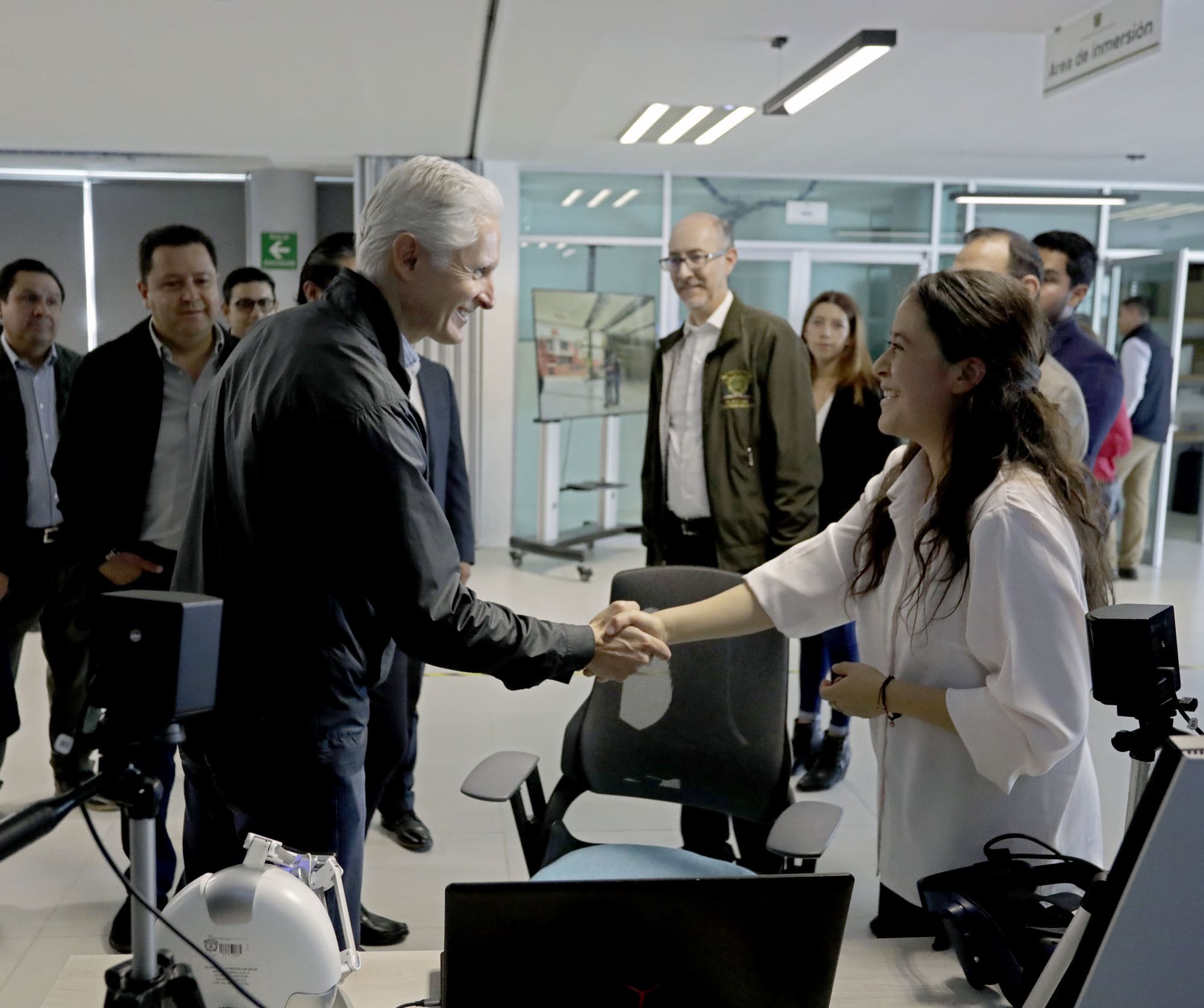 Impulsando la tecnología, inaugura Alfredo del Mazo un laboratorio de realidad virtual