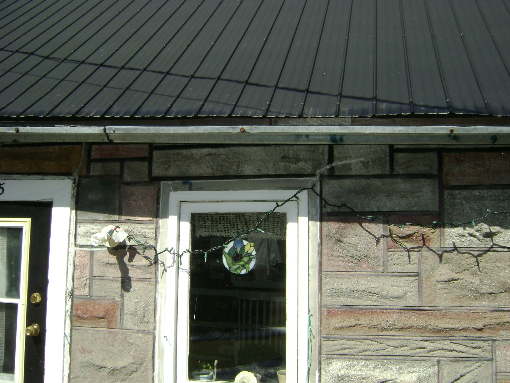 How to install eavestroughs Improvinghomevalue