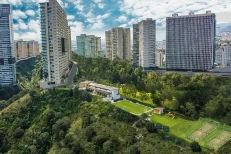 Club Residencial Bosques, Desarrollo en colonia Lomas de Vista Hermosa