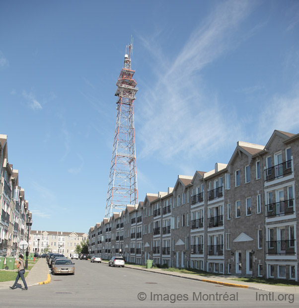 Antenne géante dans NDG Montréal