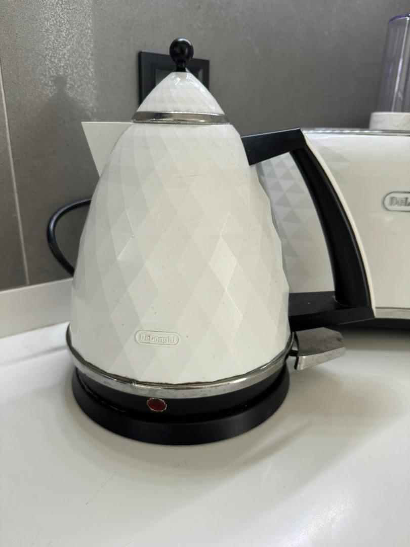 Delonghi kbj2001 brillante beyaz kettle Ev Aletleri 1670046672