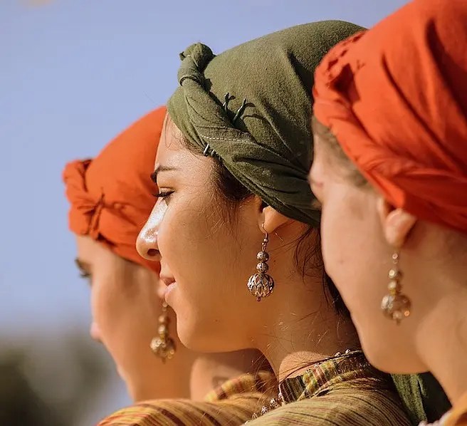 Tips For What To Wear And What Not To Wear This Holi Festival