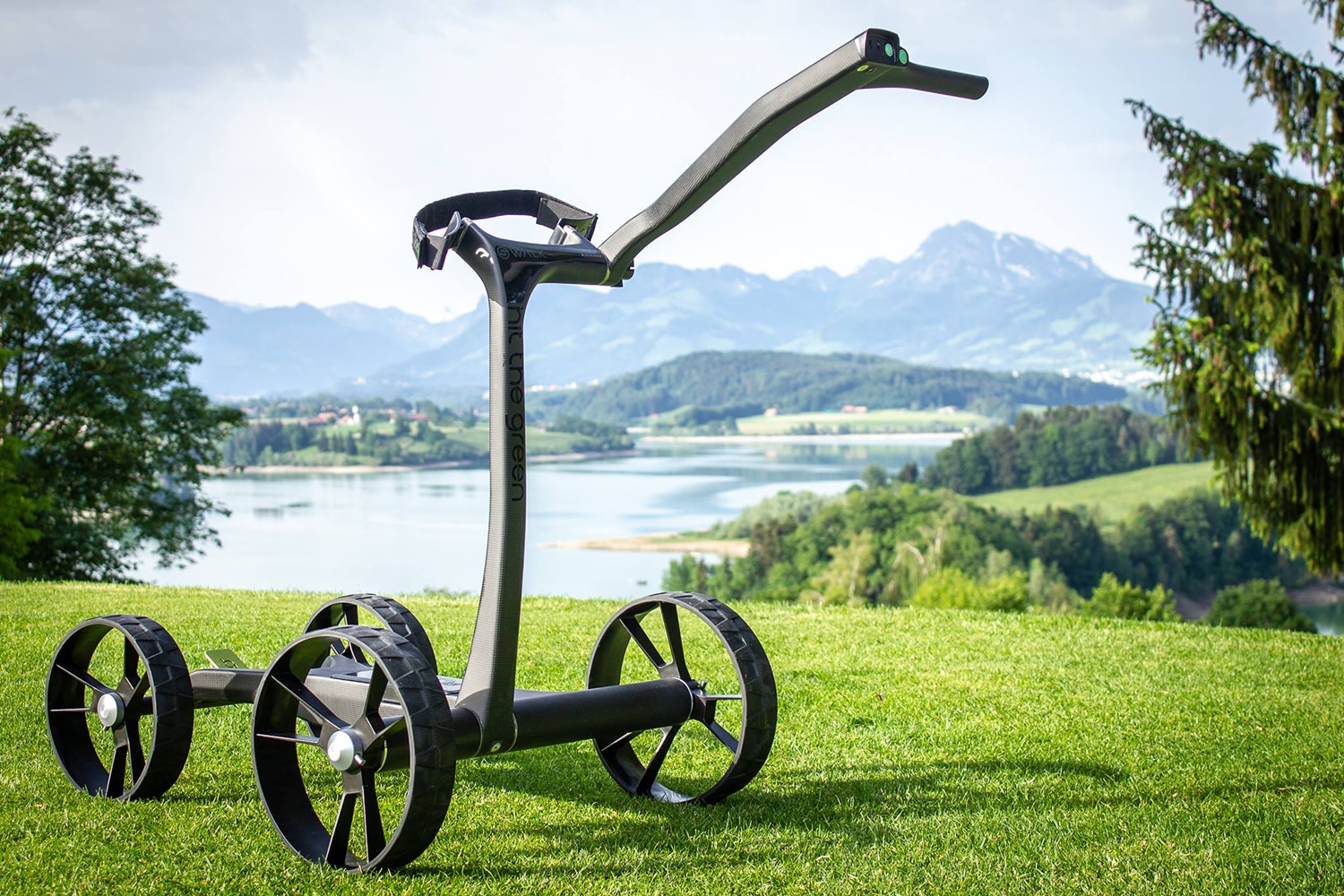 SWalk, a Golf eTrolley that automatically adapts to golfer's pace