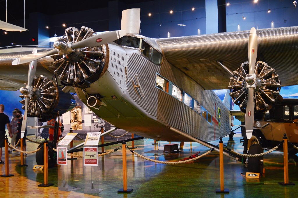 Ford Tri-Motor Walk Around – Engine Detail – Inch High Guy