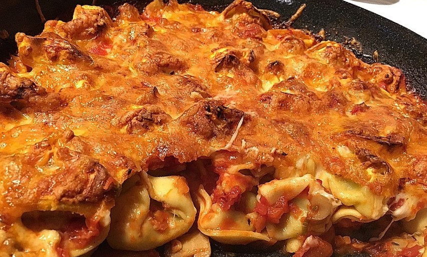 TORTELLINI AL FORNO IN CUCINA CON MARINS