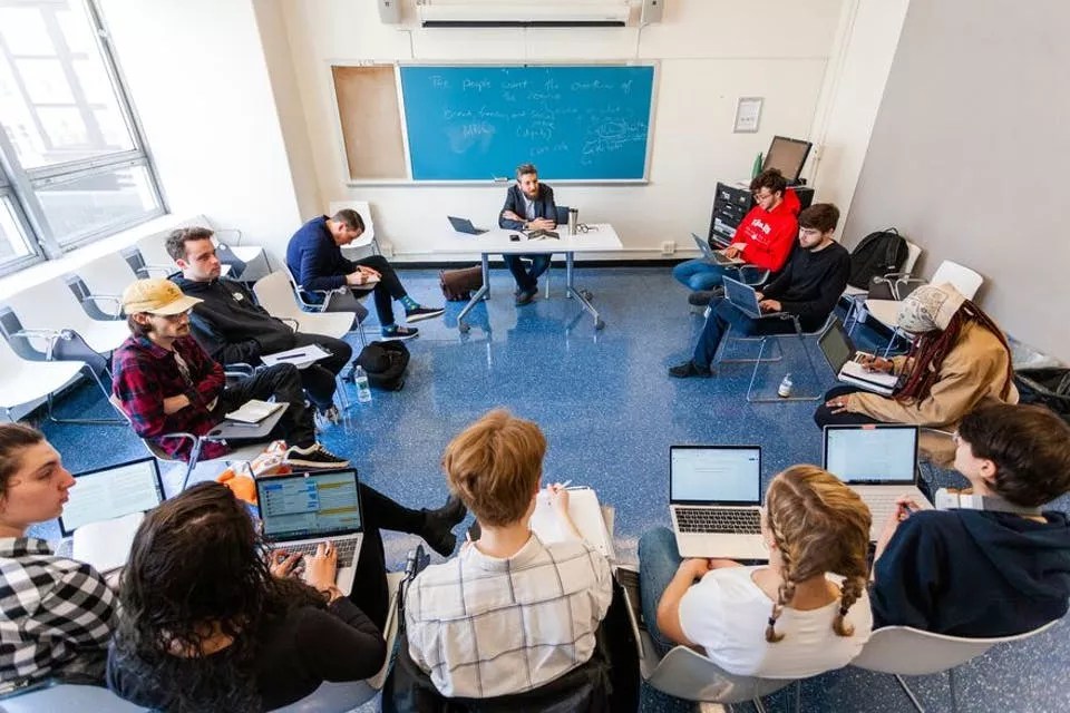 Liberal Art là gì? Phân biệt Liberal Arts College và National University