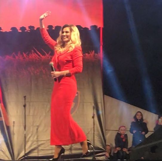 Leonora Jakupi elegante sonte në “Dua të të bëj të lumtur” (Foto)
