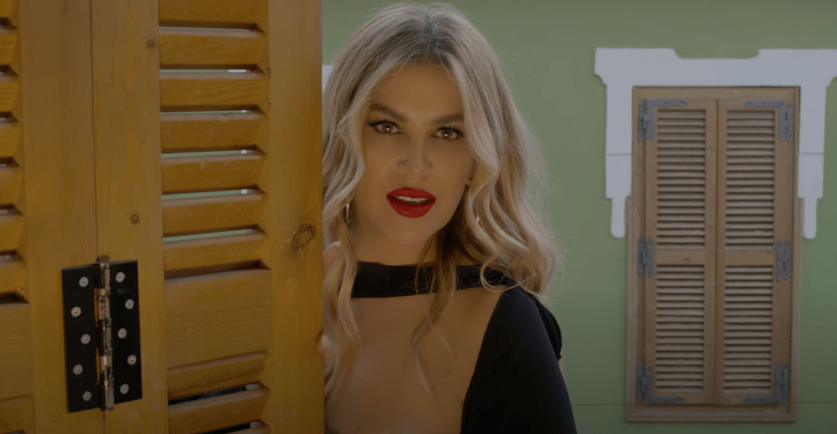 Leonora Jakupi s’di të plakët, duket mahnitëse në videoklipin e ri
