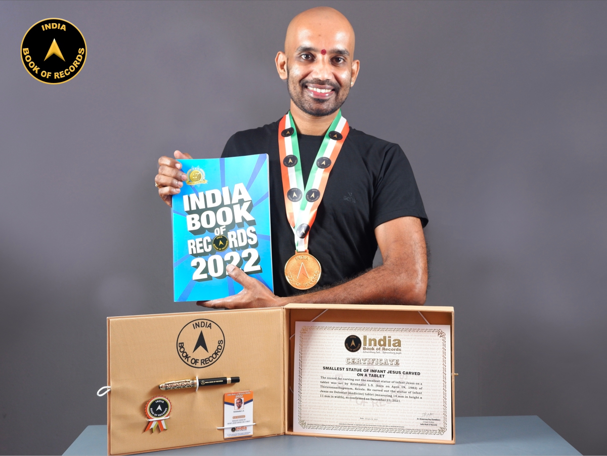 Smallest statue of infant Jesus carved on a tablet India Book of Records