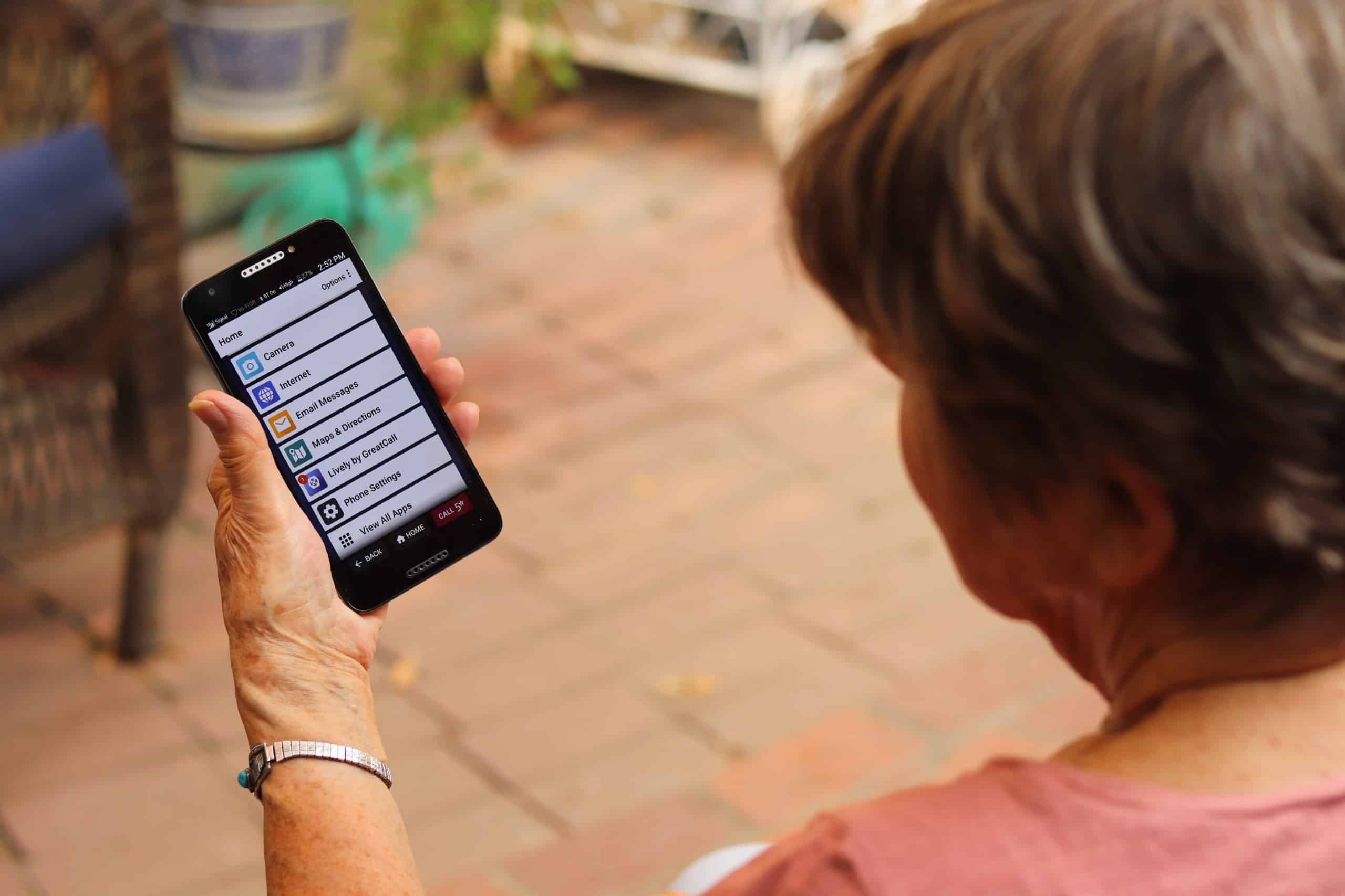 How to Use Jitterbug Cell Phone (Guide)