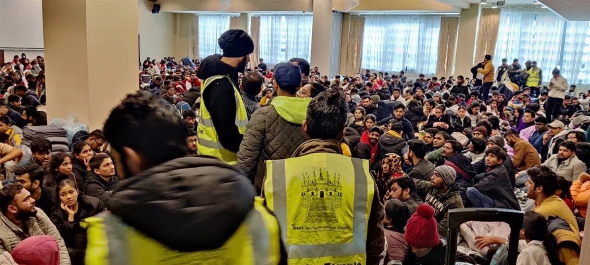 B.A.P.S Volunteers From New Jersey Help Refugees in Ukraine