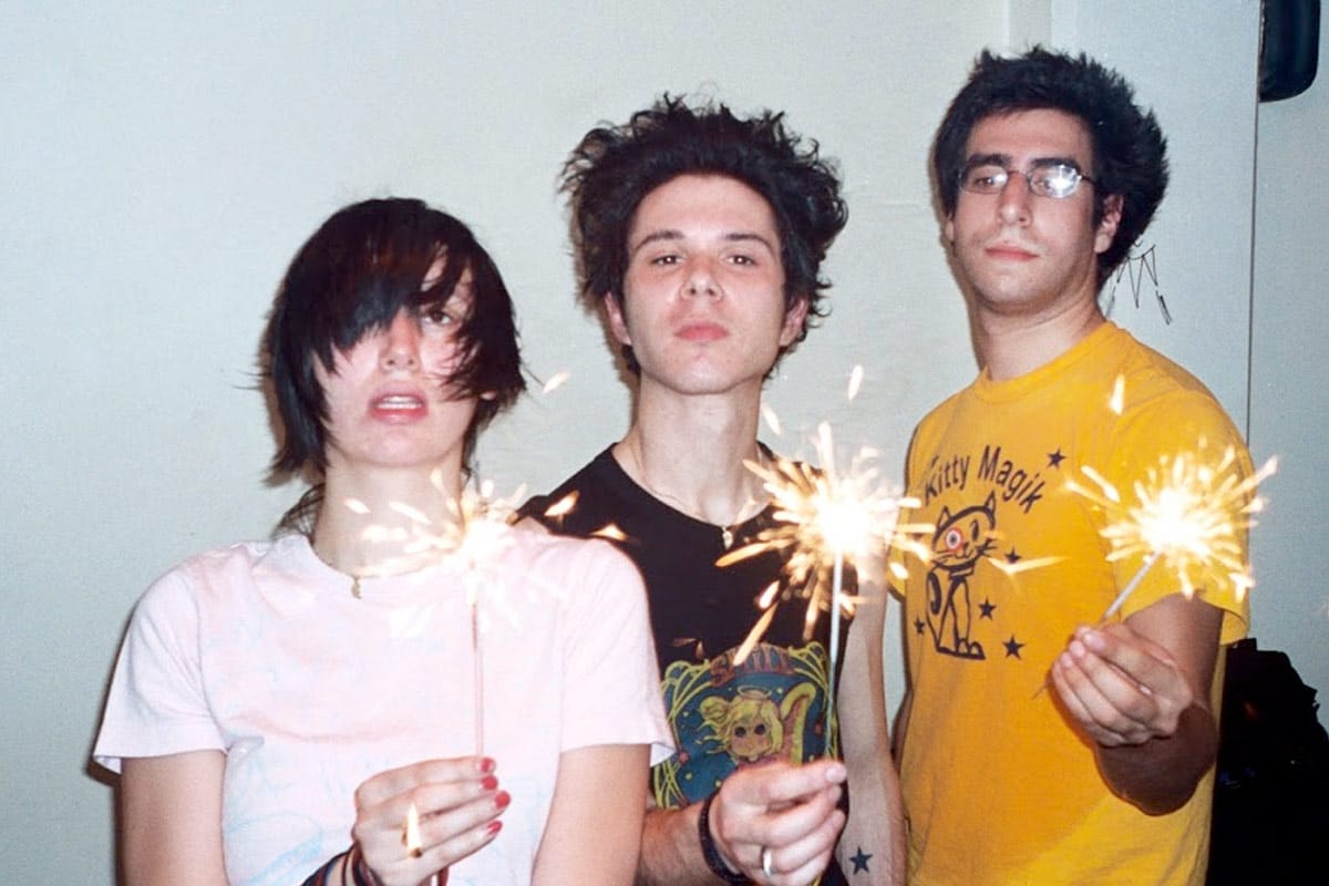 Yeah Yeah Yeahs celebra los 20 años de su debut con un video inédito de