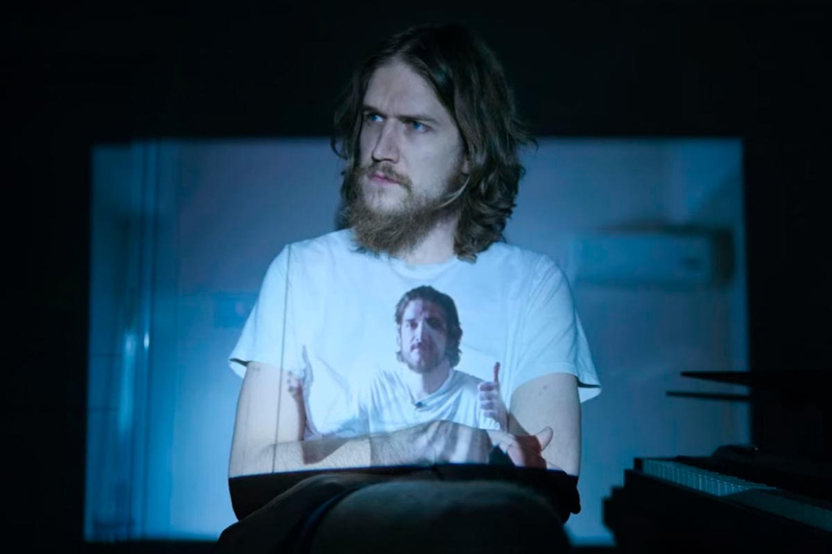 Crítica de Inside Reencontrando a Bo Burnham en el confinamiento y la