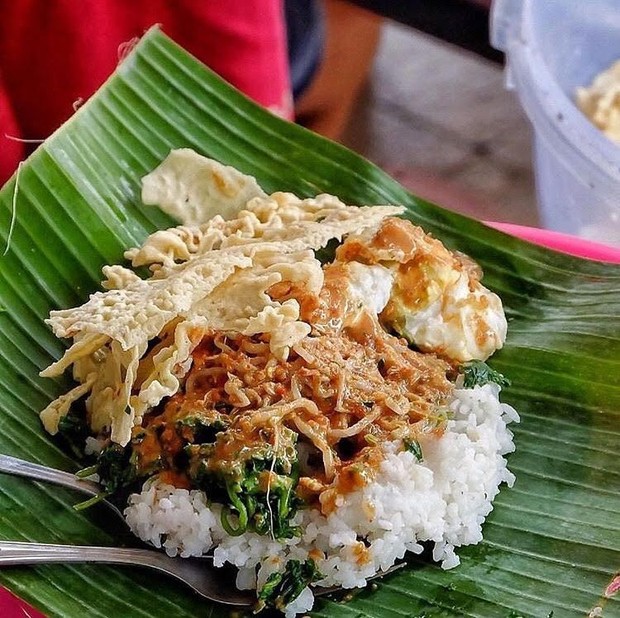 Yuk Buka Puasa Sehat dengan Pecel Pincuk Madiun | indiekraf.com