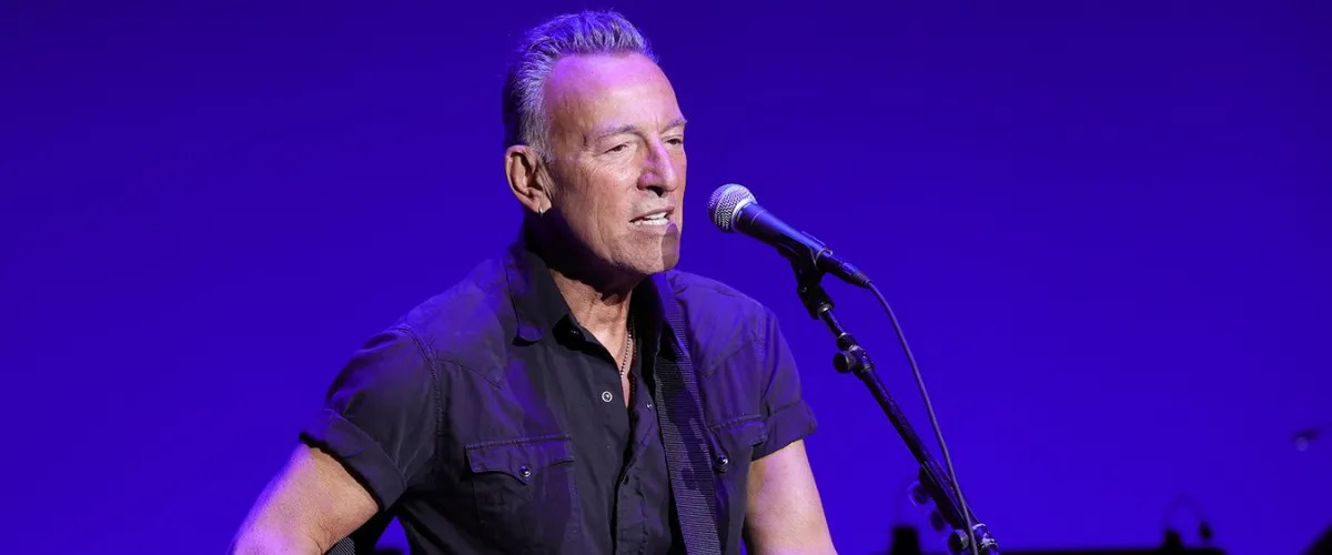 Bruce Springsteen Performs ‘Chinatown’ With Bleachers in New York